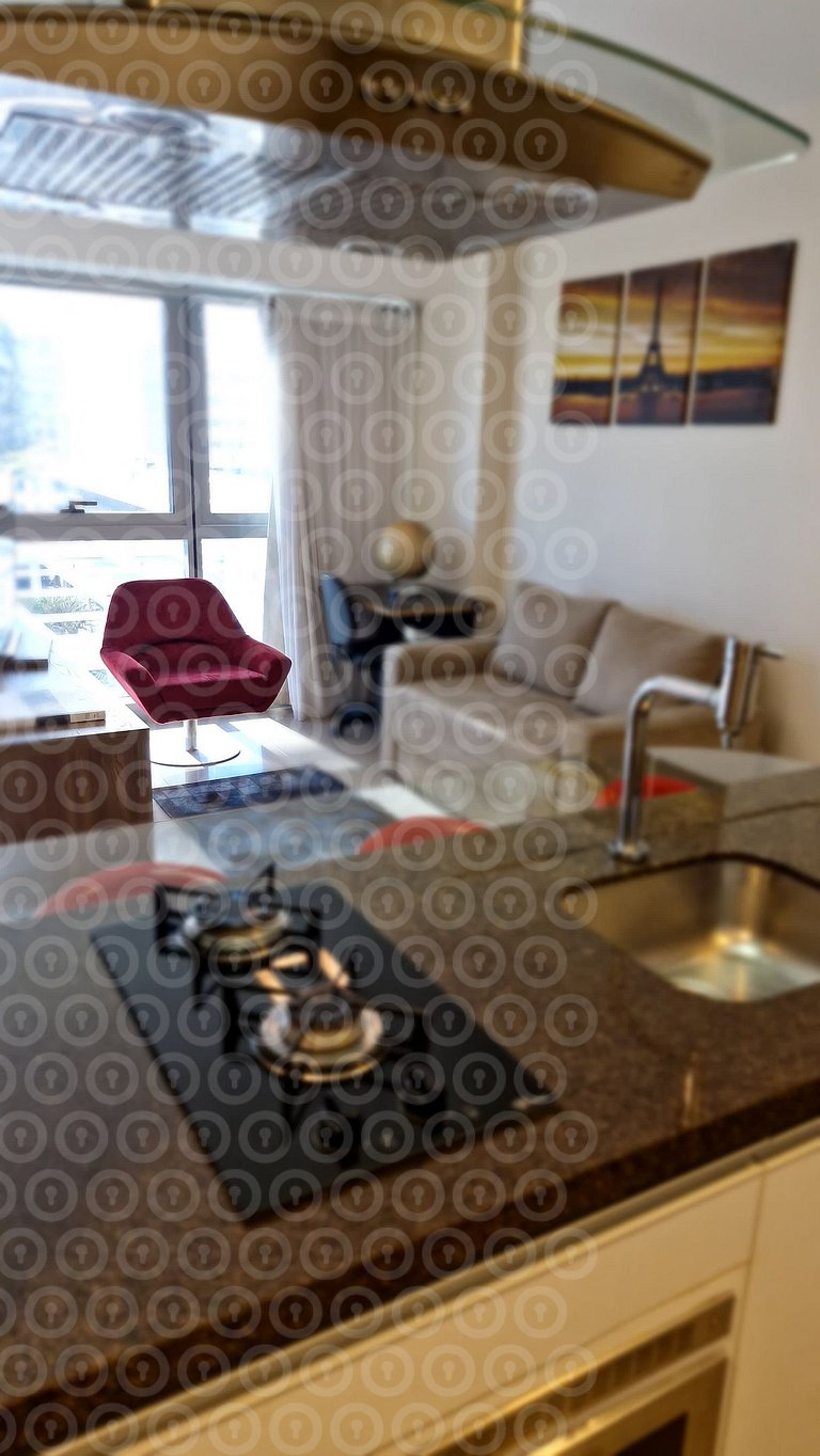 Complete Studio, One Block from the Mall