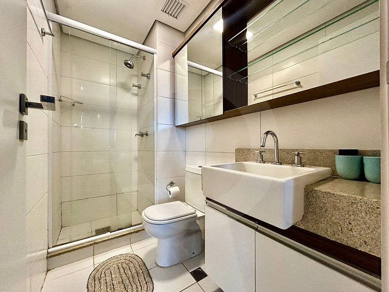 Complete Studio, One Block from the Mall