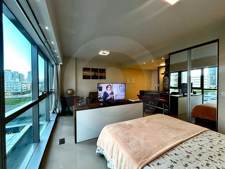 Complete Studio, One Block from the Mall