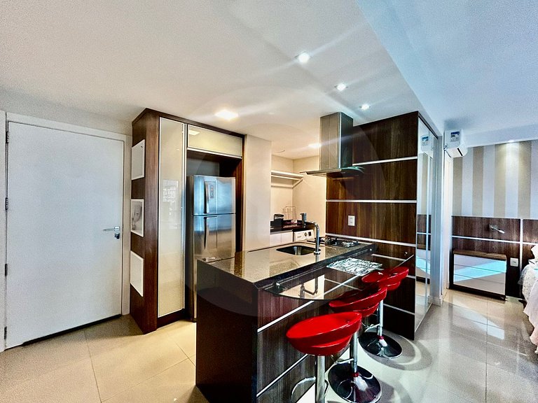 Complete Studio, One Block from the Mall