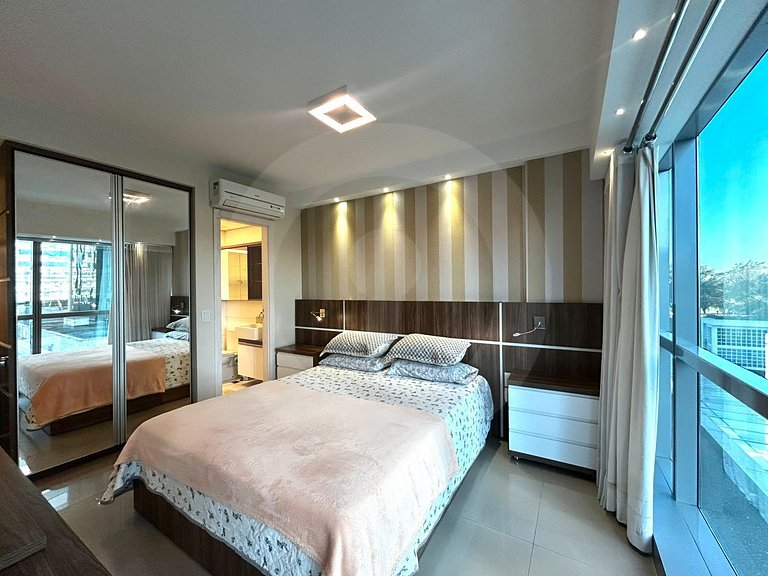 Complete Studio, One Block from the Mall