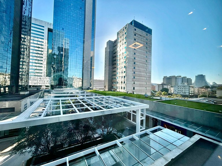 Complete Studio, One Block from the Mall