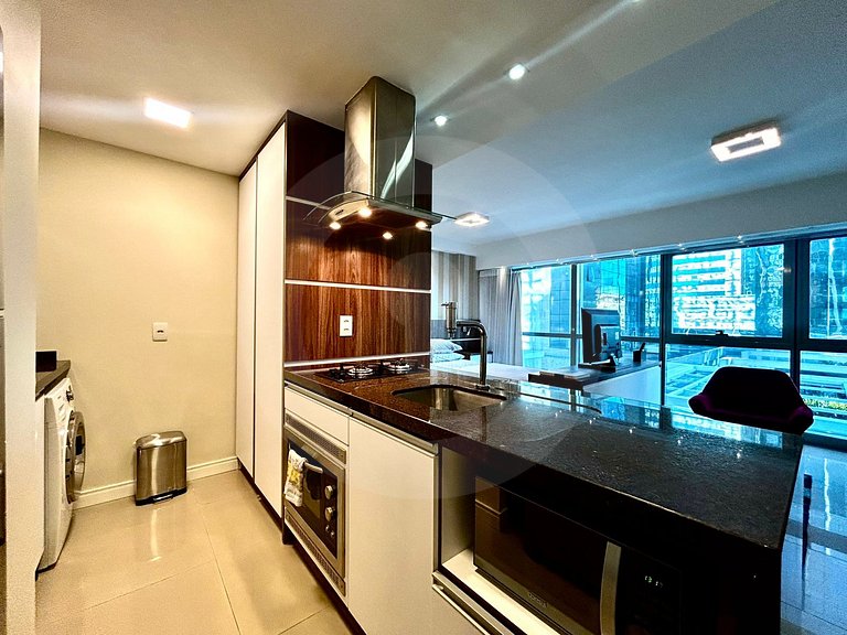 Complete Studio, One Block from the Mall